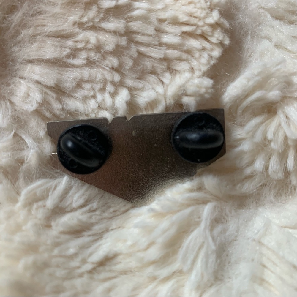 Bernie Pin - Picture 2 of 6